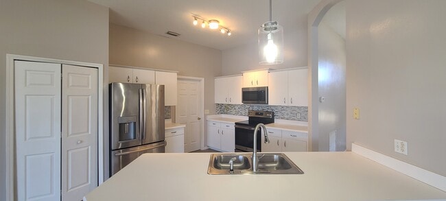Building Photo - 6750 Ferri Cir