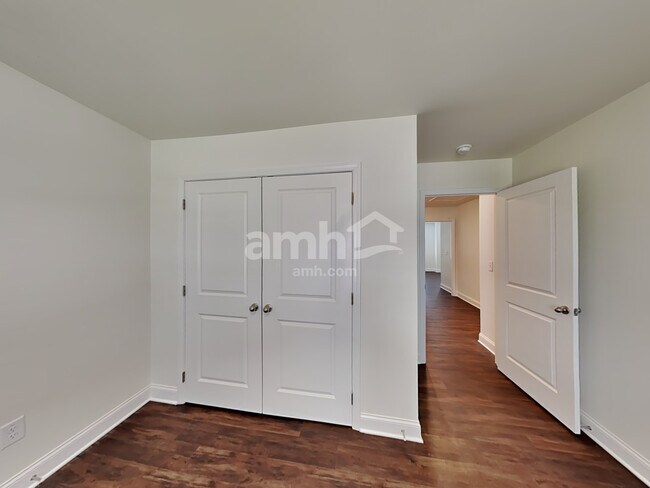 Building Photo - 738 Carnaby Ln