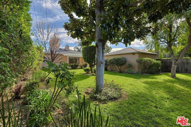 Building Photo - 4721 Ventura Canyon Ave