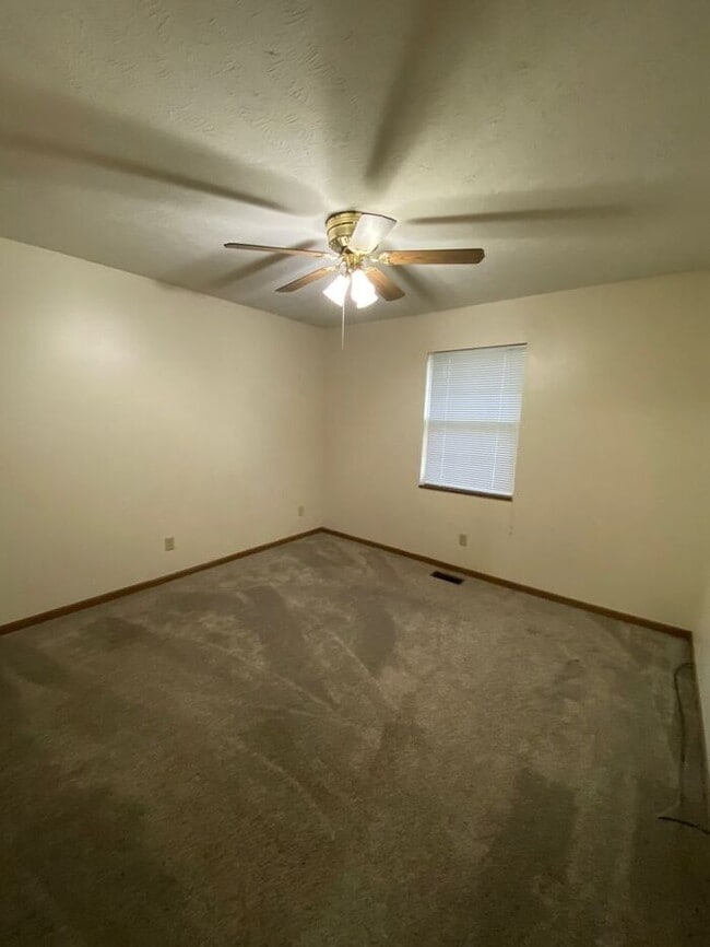 Building Photo - 3 Bdrm Duplex - Country Walk Estates. Pets Welcome!