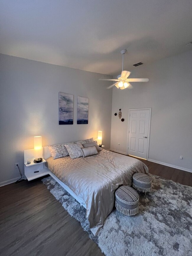 Building Photo - Now available! Ready-to-move-in condo in Sanford!