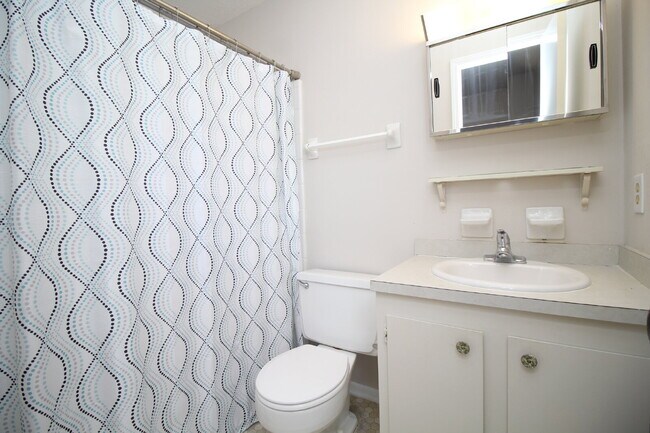 Building Photo - Great 4BR/2BA Home Near PSC Westside & NAS...