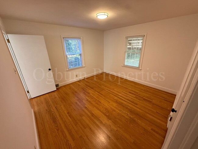 Building Photo - 1058 Irving St