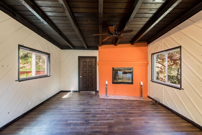 Building Photo - 7846 Lilac Ln