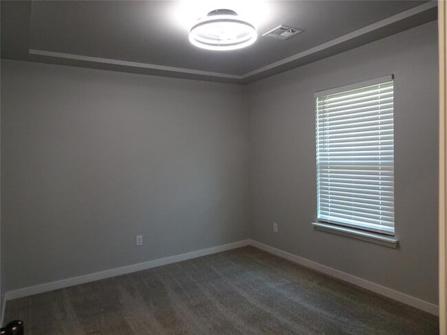 Building Photo - 8412 Pinewood Dr