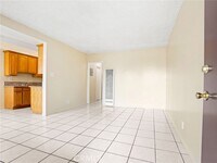 Building Photo - 9918 Ramona St