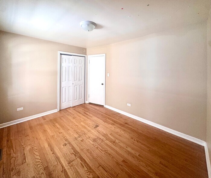 Building Photo - 2533 S 57th Ct