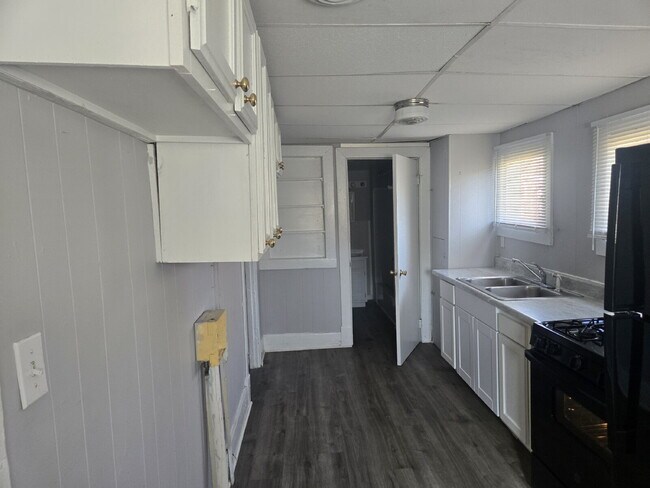 Building Photo - "3-Bedroom Home on Larkwood Ave – Spacious...