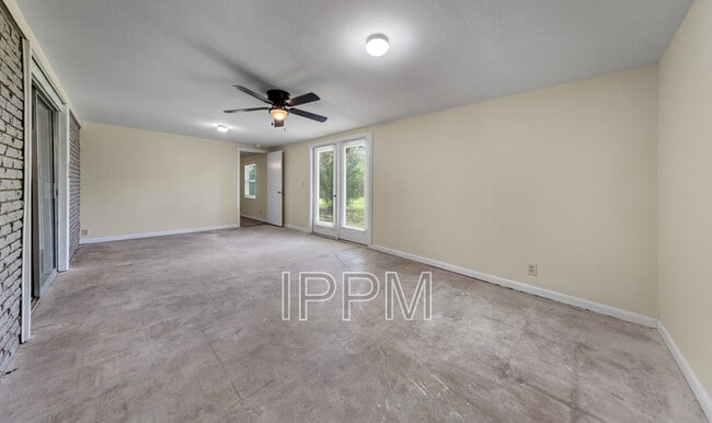 Building Photo - 914 Carrol Ave