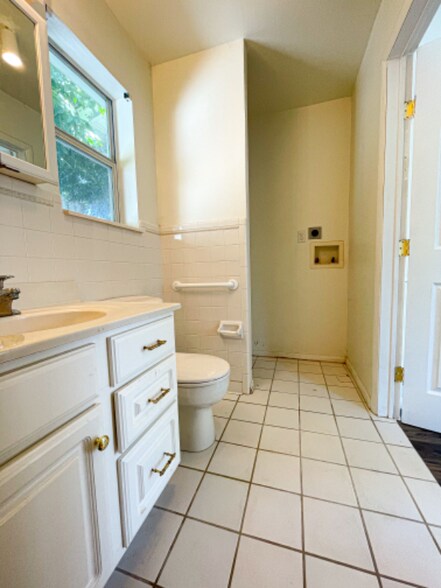 Building Photo - 7112 NW 45th St