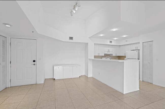 Building Photo - 135 Yacht Club Way