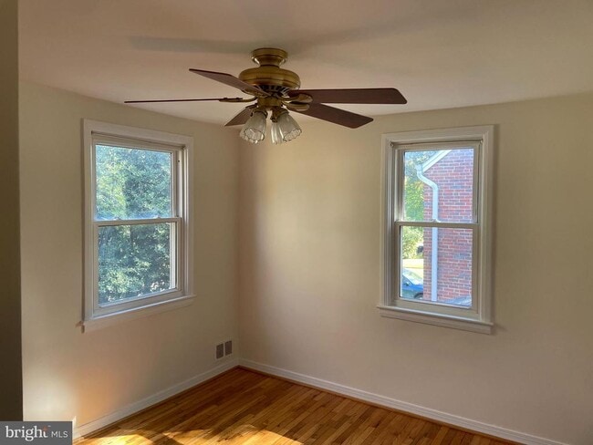 Building Photo - 610 Ritchie Ave