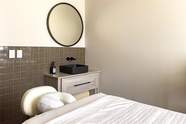 Building Photo - 159 NE 6th St