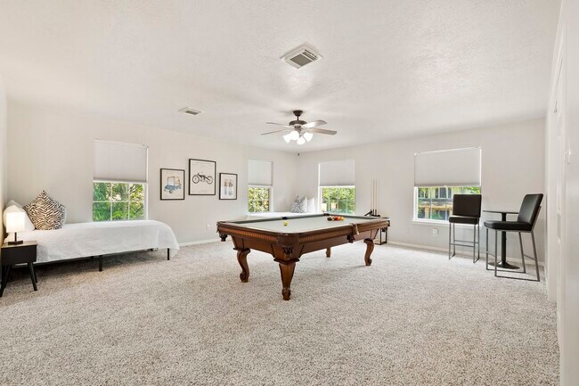 Building Photo - 8615 Discus Dr
