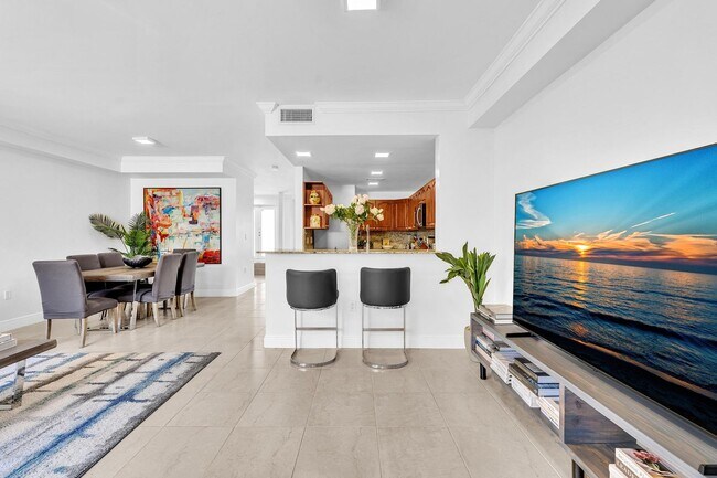 Building Photo - Fully Furnished Townhome in East Hollywood!