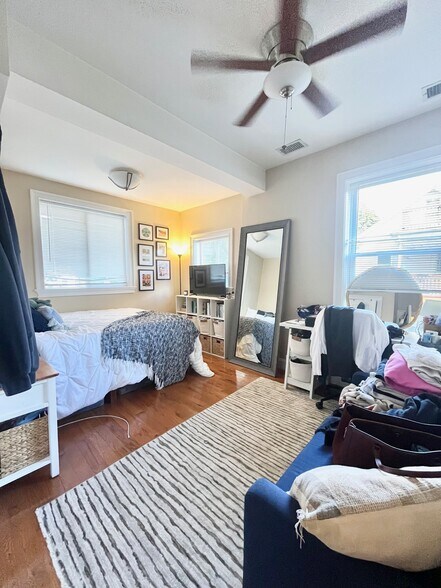 Building Photo - 61 Wait St