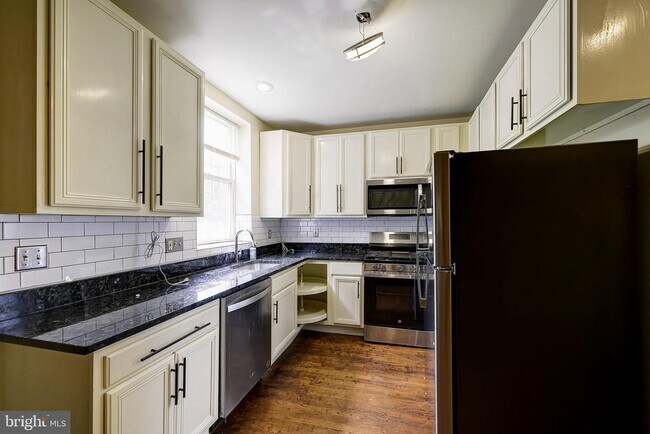 Building Photo - 2827 11th St NW