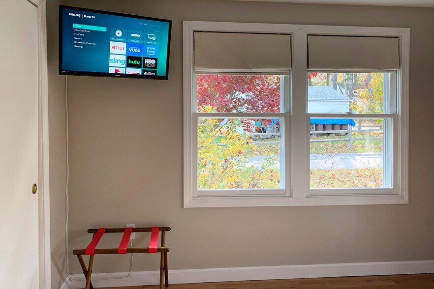 Building Photo - 18 Sandy Beach Rd