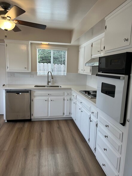 Ferrara Kitchen - 678 Ferrara Way