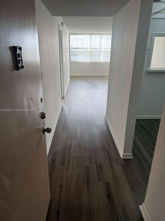 Building Photo - 1200 NE Miami Gardens Dr