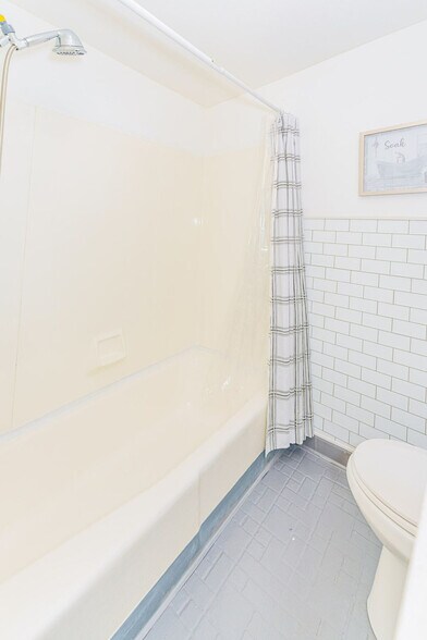 Building Photo - 112 Green St