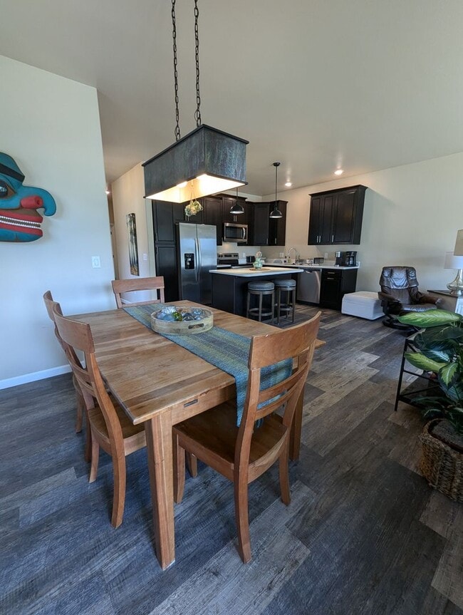 Building Photo - 2BD/1.5BA, Valley Condo, Utilities Include...