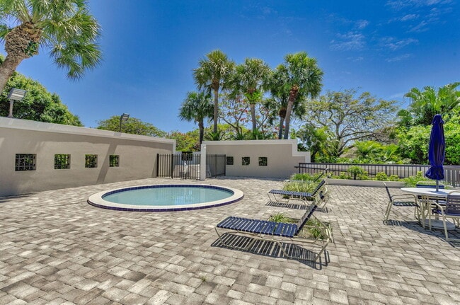 Building Photo - 2401 Marina Isle Way