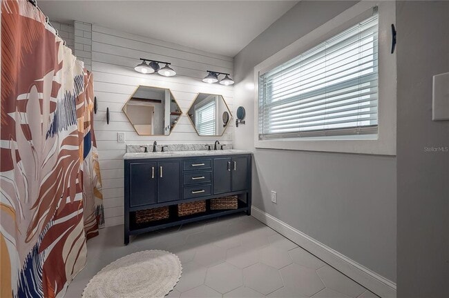 Building Photo - 3810 N Tampa St