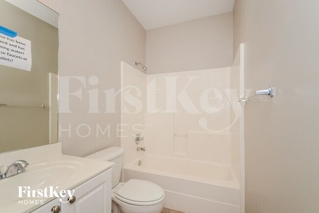 Building Photo - 221 Bentmoor Ln