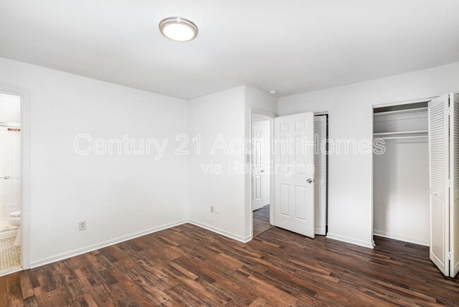 Building Photo - 3903 Hillview Ct
