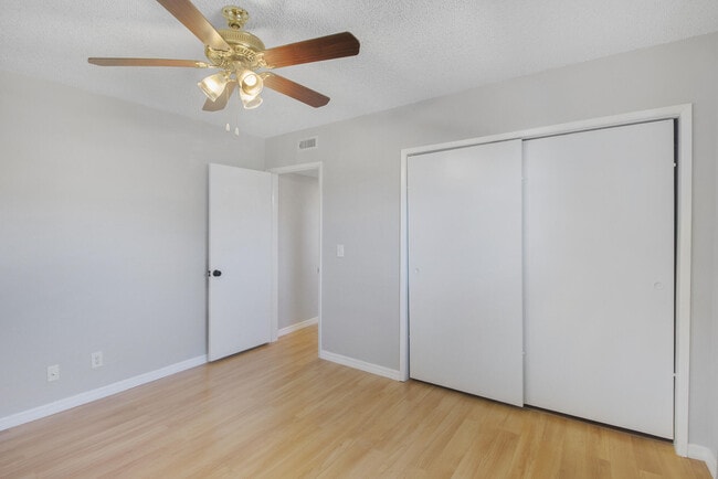 Building Photo - 2591 NE 55th Ct