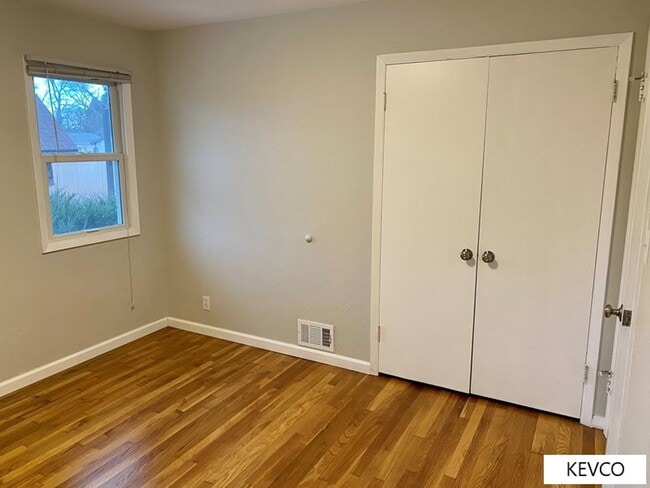 Building Photo - Fantastic House Near City Park