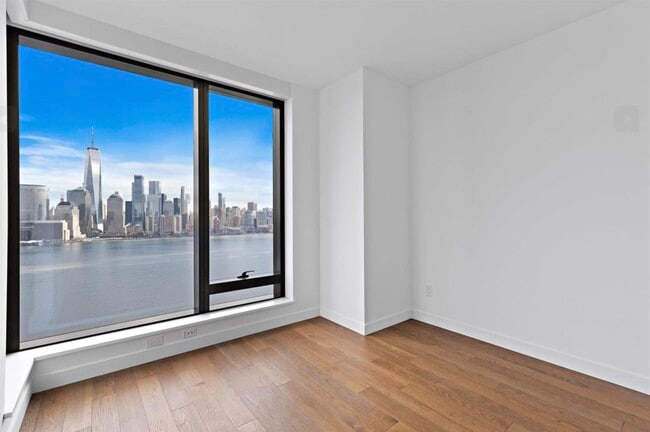 Building Photo - 99 Hudson St