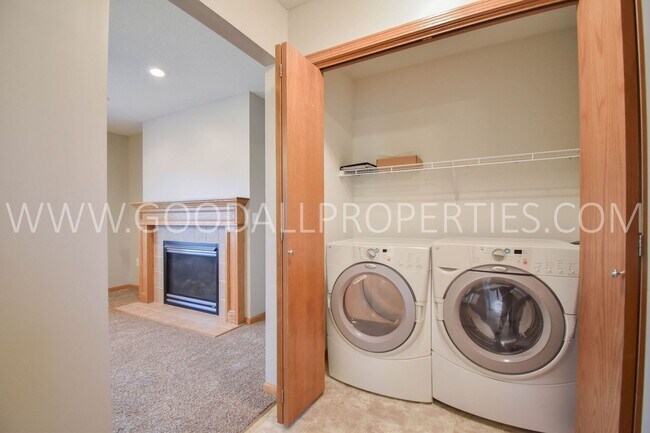Building Photo - Great 3 Bedroom, 2.5 Bathroom Home in Ankeny