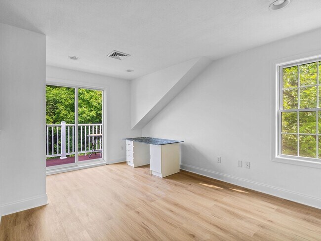 Building Photo - 40 Brattle St