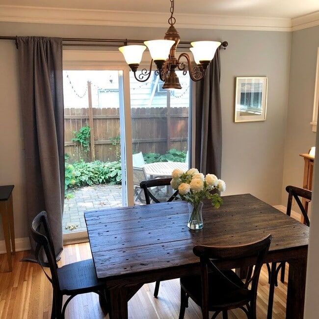 Building Photo - Charming Tudor 3 Blocks From Mayo