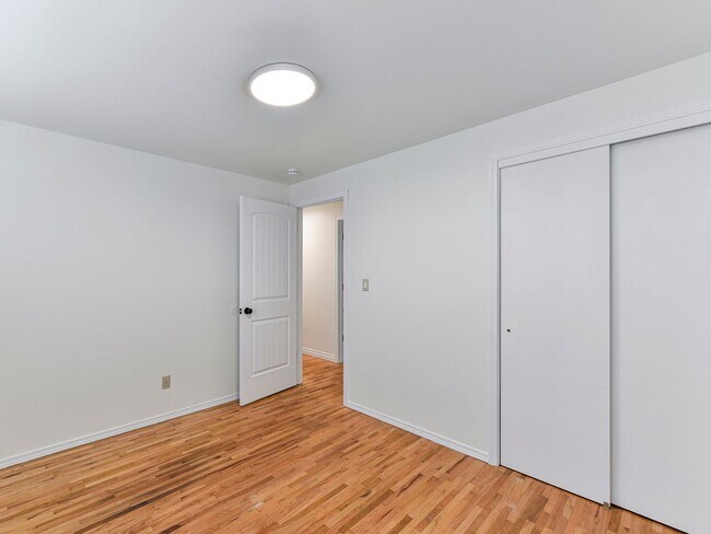 Building Photo - Renton House - 3 Bed/1.5 Bath - Close to Boeing and Renton Landing - Includes Landscaping