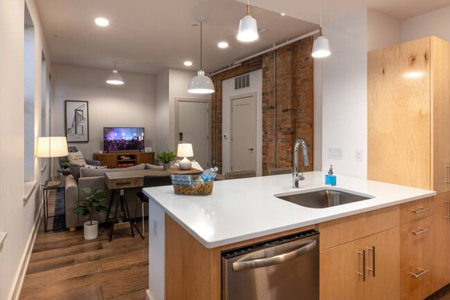 Building Photo - 1502 Race St