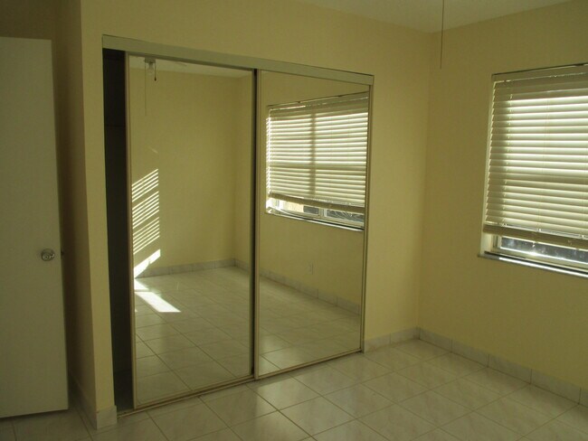 Building Photo - 200 Lake Carol Dr