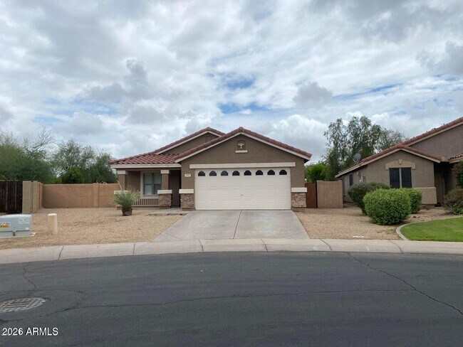 Building Photo - 1117 E Arabian Dr