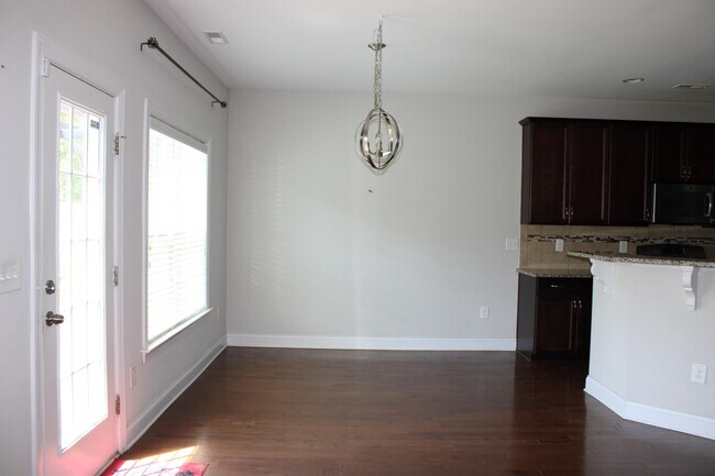 Building Photo - 241 Vinewood Pl