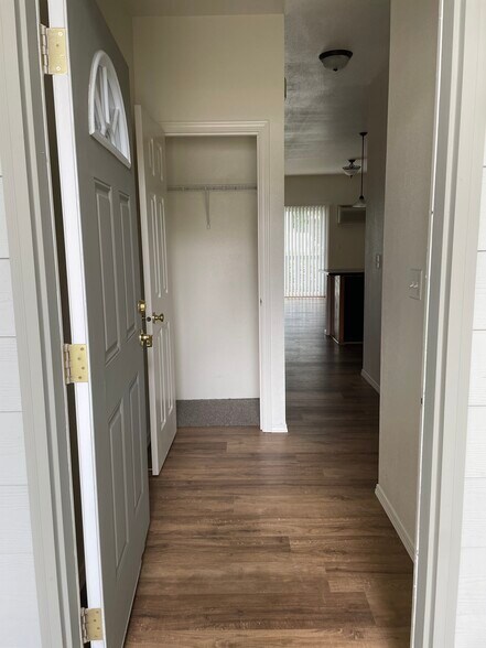 Building Photo - 1186 SW Lafayette Dr