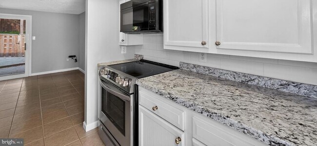 Building Photo - 6556 Pennacook Ct