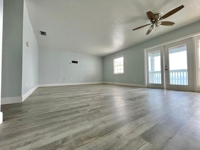 Building Photo - 4730 Coquina Key Dr SE