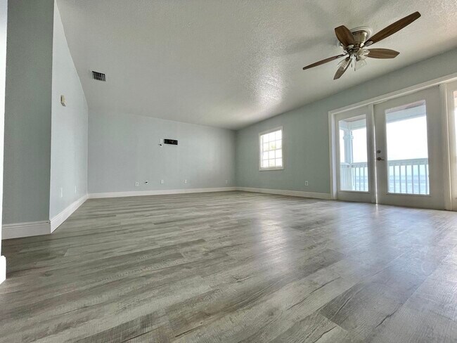 Building Photo - 4730 Coquina Key Dr SE