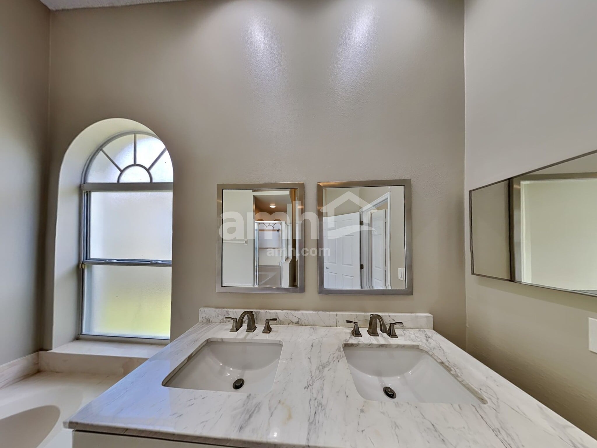 Building Photo - 3588 Foxcroft Cir