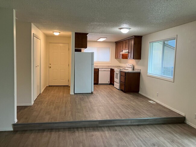 Building Photo - Remodeled Two Bedroom Duplex in North Sale...