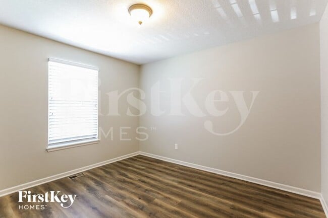 Building Photo - 803 E 13th Terrace