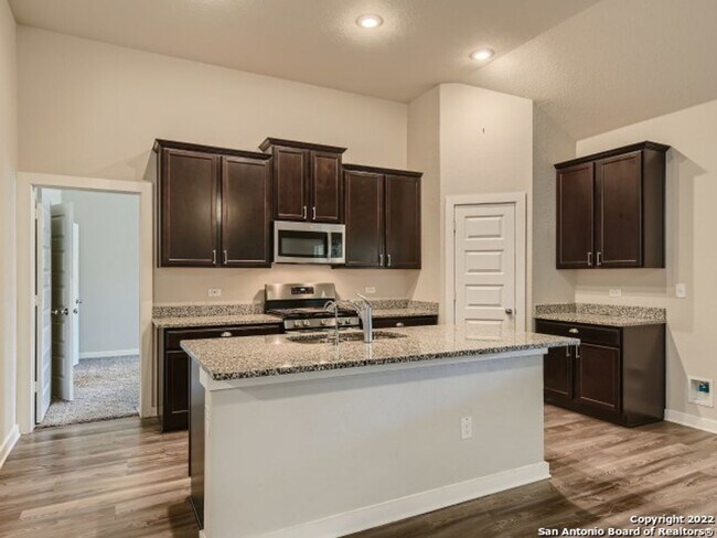 Building Photo - 5 Bedrooms with Tons of Indoor and Outdoor...