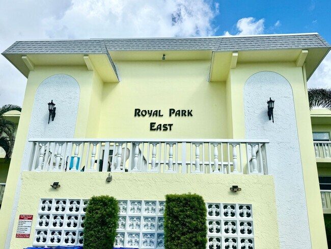 Building Photo - Fully Furnished 2 bedroom/ 2 bath with tranquil views in 55+ Community